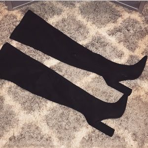 OVER THE KNEE BLACK BOOTS!